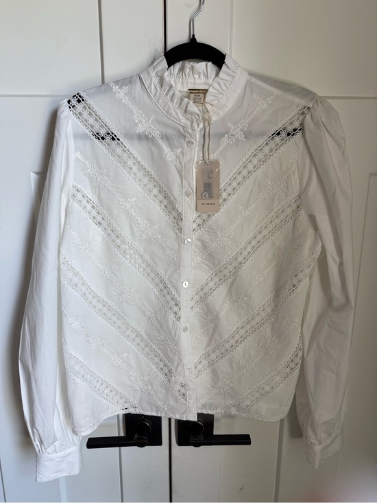 Magaschoni Tops - NWT Magaschoni White Embroidered Lace Button-Up Blouse size M.